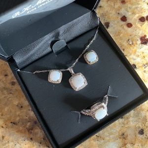 Opal and diamond jewelry set